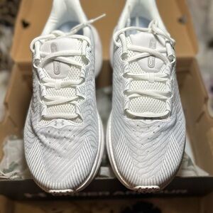 NIB Women’s UA Infinite Pro HOVR Sz. 8.5 (White)